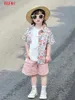 Kläder sätter 2-9 år pojkar blomma sommarskjorta shorts två bitar kläder set 2024 koreanska barnkläder färsk födelsedag rosa kappa