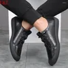 Sapatos casuais calfes genuínos de couro preto/branco tênis masculino, conduzindo uma tendência ao ar livre suave e suave EUA