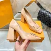 Дизайнерские платье обувь Slingback Sandal Pumps Женщины одиночные туфли патентная кожаная квадратная квадратная квадратная квадрат.