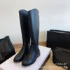 Chaussures bottes petits parfums longs hiver mi-longueur en cuir en cuir talon plat pour femme à la glissière martin martin