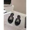 Slippers Xiaoxiangfeng Dames Summer Out -wear: Metal Buckle Flat Bottom Bottom One Word Strap Beach Sandals Women