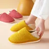 Slippers dames katoen 2024 winter binnen huis vloer schoenen koppels warm pluche antislip comfort huis slaapkamer cover hak