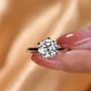 Solitaire Ring Atgagems 1ct 2ct 3ct Moissanite Ring Round Brilliant Diamond Test 통과 925 스털링 실버 다이아몬드 솔리테어 링 여성 D240419