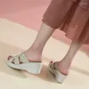 Zapatillas Summer Women Plataforma de 3 cm de 6 cm Tallones altos Sandalias coreanas Lady Slip On Cross Solid Color Fashion Beach Slides