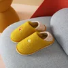 Slippers Coton féminin 2024 Chaussures de plancher à la maison intérieure hiver
