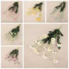 Flores decorativas 15 cabeças Daisy Artificial Plastic Bouquets Fake Bouquets para decoração de casa Decoração de jardim de decoração de decoração de acessórios