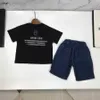 Varumärke Baby Tracksuits Summer Kids Designer Kläder STORLEK 90-150 CM PACKWORK Mönster Printing Boys T-Shirts och Blue Denim Shorts 24 April