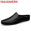 Sapatos casuais masculino masculino de pomotes de couro genuínos do escritório de negócios metade para dirigir mocassins chinelos de luxo