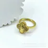 Designer sênior original V Golden Vancefe Clover Ring Hot Selling Fashion Fashion Index Light Light Luxury e Sique Desenho Sense