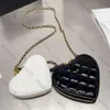 Mini dubbel hjärta blixtlås mynt designer väska patent läder svart vit matelasse kedja härlig crossbody axel handväska lady plånbok guld metall hårdvara 14 cm