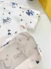 Klasikler bebek eşofmanları erkekler kısa kollu takım elbise çocuk tasarımcısı kıyafet boyutu 100-160 cm tişört ve cep koyu mavi şort