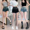 Kvinnors shorts 2024 Koreansk version Spicy Girl Elastic Jeans Slim Fit High midje Versatila super veckade byxor