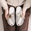 Slippers 2024 Dames Zomer Uitwarend Retro etnische stijl Sandalen Dikke Hoge Heel Hol Vis Mond Hollow Mom