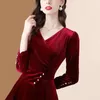 Casual Dresses Fall Velvet Pleated Dress Women Solid Colors V-Neck långärmad kväll Vestidos Korean Fashion Button Kne-Length Party