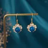 Brincos de balanço originais Vintage estilo de esmalte chinês Flores incrustadas Lapis Lazuli Camellia para mulheres requintadas jóias azuis de ouvido