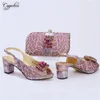 Chaussures habillées femme en or rose femme et sac réglées pour correspondre 2024 dames talons hauts d'été Sandales avec des pompes de sac à main