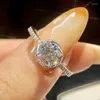 Cluster anneaux KNB Sparkling 1CT Moisanite Diamond For Women Gift REAL 925 STERLING ETTERNITY Engagement Anneau de mariage