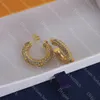 Brincos de ouro femininos Designer Brincos de diamante de diamante requintados pregos de orelha brilhantes de luxo Brincos de joalheria de joalheria de alta qualidade