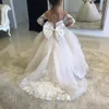 39 anni in pizzo Tulle Flower Girl Dress Up Bottons Bows Childrens First Communion Ball Abito da matrimonio per la festa della damigella d'onore 240416