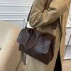 Fashion Women Leather Briefcase Large Capacity Lightweight Textured Office Bags for Trendy Female Executive Suitcase 240418