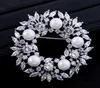 Pins Brooches Pearl Corsage Inlaid Zircon Brooch Round Classic Wild Crystal From rovskis Woman Wedding Jewelry Clothing7261842