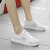 Fitnessschoenen Kleine witte zomer dames wilde gaas ademende student niet-slip dikke bodem vrouwen sneakers fa-23