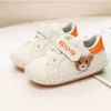 Zapatillas para bebés niños recién nacidos niñas primeras caminantes niños niños pequeños con zapatillas PU zapatillas prewalker zapatos blancos 0-18m