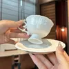 Kopjes schotels Franse romantische reliëfkoffie beker en bord afternoon tea latte keramische ontbijt havermelk