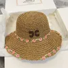 Kvinnor Fashion Flower Decoration Fisherman Hat Straw Woven High Top Sun Visor Hat Designers nya handgjorda vävda hatt med dammväska