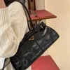 Bag Solf Lux Handheld Crossbody Bag Emamel Metal Triangle Etikett Axel Bag Oil Wax Leather Women's Handbag Long Handle Tote Bag