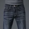 Мужские джинсы Дизайнер 2023 Осень/Зимняя Новая Горячая продажа для Slim Fit Маленькие прямые эластичные повседневные брюки W62Y
