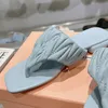 Peep Toe Flip Flops Designer Классическая мастерная обувь женщина дизайнерская обувь женщина САНДАЛ СТИЛЬНЫЕ солнечные дизайнерские тапочки Летний пляж