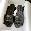 Designer sandali Slifori di lusso Slifori da donna Sliders Sandal Fashion Summer Loafer Beach Casual Casel Canale piatto Designer Luxuria Slipisti di alta qualità