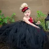 Flicka klänningar flickor svart tutu klänning barn blommor fairy tyll lång bollklänning med röda kronblad och hårbågsbarn festdräkt