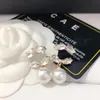Boutique vergulde oorbellen merkontwerper hoogwaardige gekleurde diamanten sieraden boetiek oorbellen voor modieuze charmante meisjes van hoge kwaliteit oorbel doos