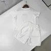 Mode baby spårdräkter sommar pojkar set barn designer kläder storlek 90-150 cm tecknad kanin mönster tryck t-shirt och shorts 24 aprril