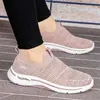 Повседневная обувь 41-42 без шнуровки розовых женщин вулканизирующих белые тренеры для женщин в воздухопроницаемых кроссовках
