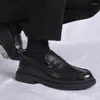 Chaussures décontractées hommes épais semets en cuir authentique 2024 Mandons de printemps Gentleman fait à la main