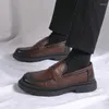 Casual Shoes Men Grube Soled Business Skórzanie Prawdziwe 2024 Spring Mejczyki ręcznie robione dżentelmen