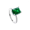 Cluster Rings European och American S925 Sterling Silver Mormor Emerald Classic Square Diamond Engagement Ring for Men Women