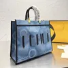 2024 sacolas de compras de moda Mulheres bolsa de praia de alta qualidade Pacotes de ombros designer de couro Crossbody Feminino Pochect Pochett