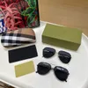 Solglasögon för män och kvinnor Summer Classic Style Anti-ultraviolet Retro Plate Square Full Frame Fashion Eglasses Random Box