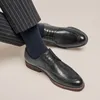 Chaussures habillées derby hommes authentique cuir bas à talon lacet en haut de la couche supérieure.