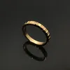 18k Gold Love Nail Ring Ny högkvalitativ designer Design Titan Band Rings Quality Gold Plated Letter Band Rings for Mens Womens rostfria smycken Holiday