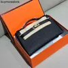 Femme sac à main 7a Handmade H Famille Autruche à motifs de vache à motifs Sac de première génération pour les femmes en 2024 Portable Crossbody Small Bag Trendy et polyvalent