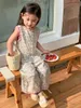 Zestawy odzieży garnitur dla dzieci 2024 Lato dziewczyna księżniczka luźna w stylu ogrodowym koreańska edycja kwiecista koronkowa sukienka do lalki szeroką spodni nóg