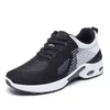 Swobodne buty biegowe Ladies Oddychające trampki Summer Light Mesh Poduszka Kobieta sportowy koronkowy trening