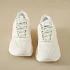 Chaussures décontractées baskets blanches Femmes 2024 Cuir Chunky Sports pour femmes Sports épais Tennis Vulcanisé Plate-forme de panier