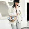 Hobos 2023 Pastorale stijl Nylon Messenger Bag Dames Nieuwe trendy Dumpling Bag Lichtgewicht Kleine schoudertas Armpit Bag Eenvoud