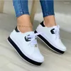 Sapatos casuais comemore 2024 Sapato de plataforma ao ar livre Feminino tênis de moda feminina Mulheres apartamentos femininos Sports Vulcanizados Branco 43